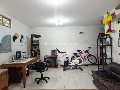 Casa de 3 alcobas en venta en El Poblado, Medellín, 345 m² · foto 14 de 19