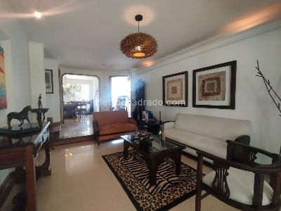 Casa en arriendo en El Poblado, Medellín · foto 2 de 18