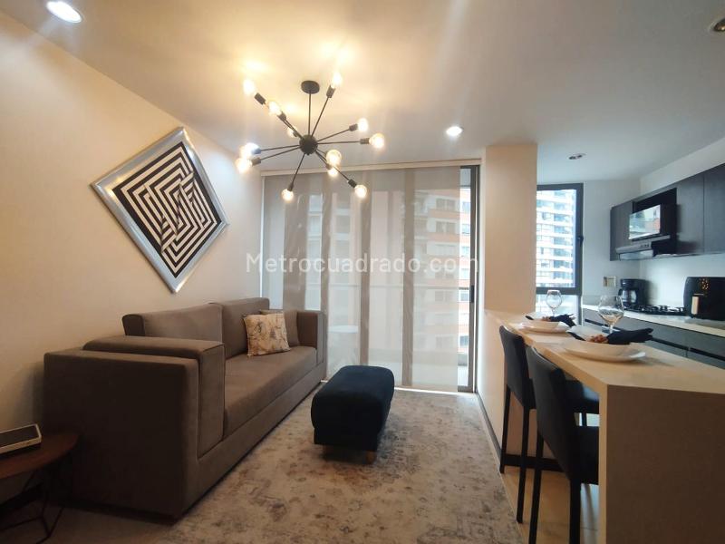 Apartamento de 2 Alcobas con Balcón y Parqueadero Cubierto en El Poblado - 2