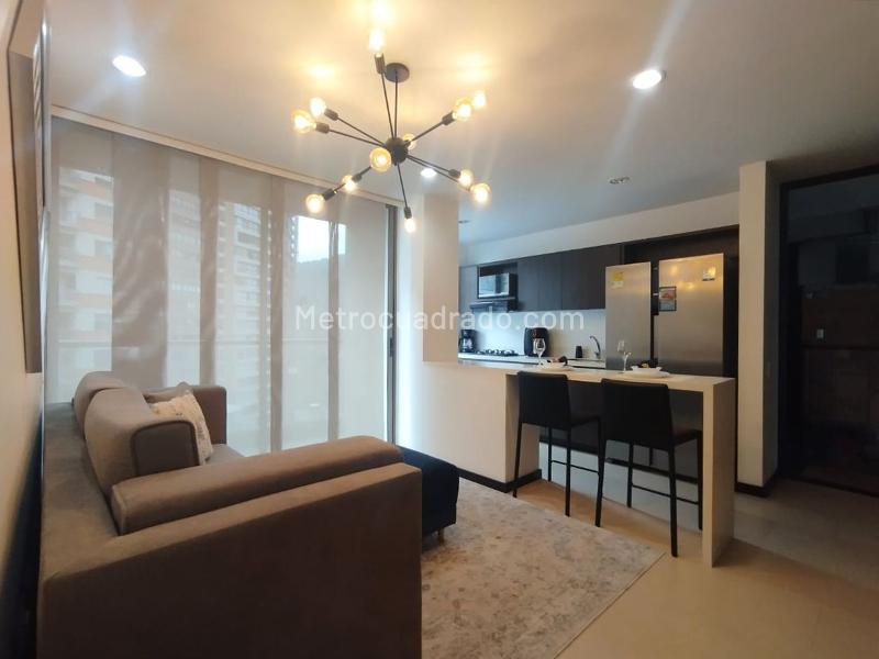 Apartamento de 2 Alcobas con Balcón y Parqueadero Cubierto en El Poblado - 3