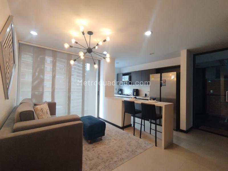 Apartamento de 2 Alcobas con Balcón y Parqueadero Cubierto en El Poblado - 4