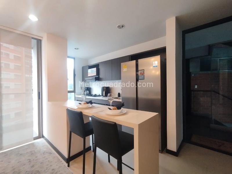 Apartamento de 2 Alcobas con Balcón y Parqueadero Cubierto en El Poblado - 6