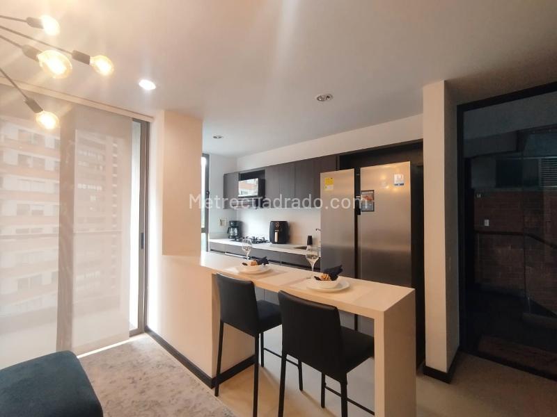 Apartamento de 2 Alcobas con Balcón y Parqueadero Cubierto en El Poblado - 7