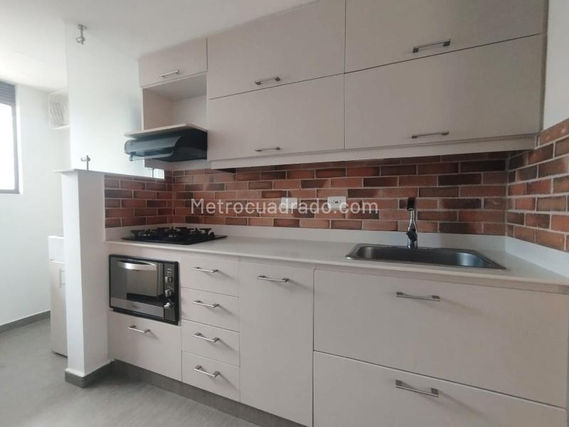 Apartamento de 3 Alcobas en arriendo en El Poblado, sobre vía principal - 5