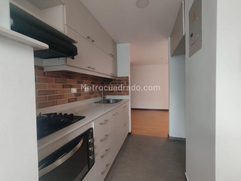Apartamento de 3 Alcobas en arriendo en El Poblado, sobre vía principal - 6