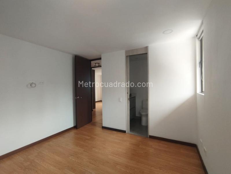 Apartamento de 3 Alcobas en arriendo en El Poblado, sobre vía principal - 8