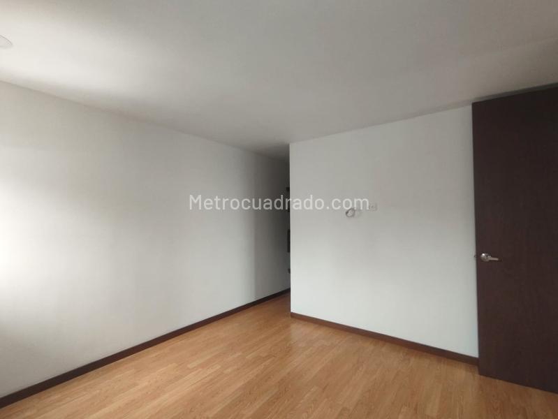 Apartamento de 3 Alcobas en arriendo en El Poblado, sobre vía principal - 9