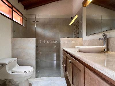 Casa de 5 alcobas en venta en Llanogrande, Rionegro, 400 m² · foto 12 de 16