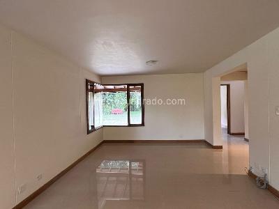 Casa de 5 alcobas en venta en Llanogrande, Rionegro, 400 m² · foto 2 de 16