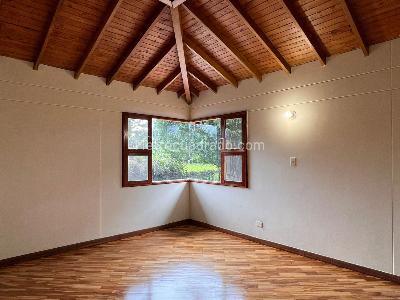 Casa de 5 alcobas en venta en Llanogrande, Rionegro, 400 m² · foto 8 de 16