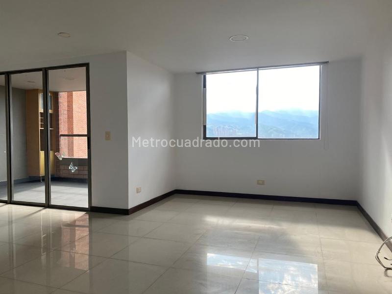Spacious 3BR Apartment with Pool in El Poblado - 4