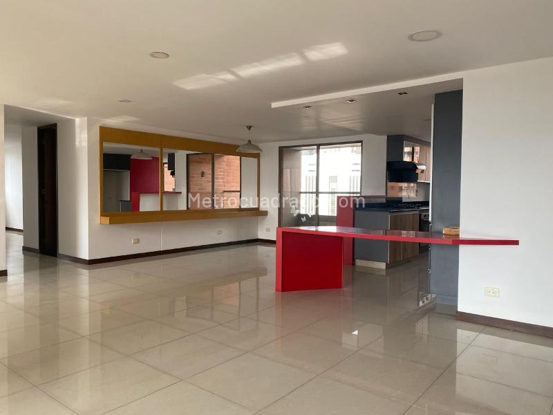 Spacious 3BR Apartment with Pool in El Poblado - 5