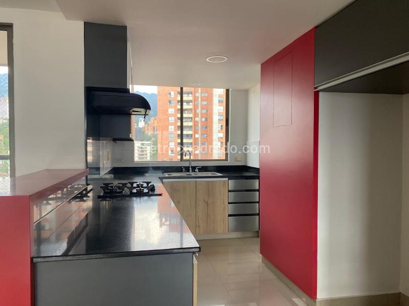 Spacious 3BR Apartment with Pool in El Poblado - 7