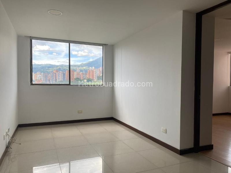 Spacious 3BR Apartment with Pool in El Poblado - 8