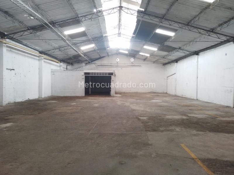 Bodega en Arriendo, EL POBLADO, Medellín - Więcej