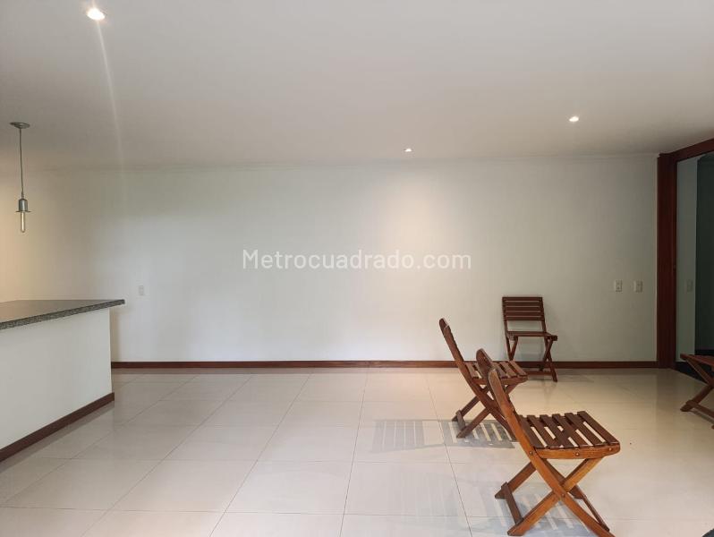 1BR Apartment with 2 Baths and Terrace in El Poblado - 3