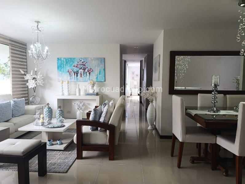 Charming 3BR Apartment with Pool in El Poblado