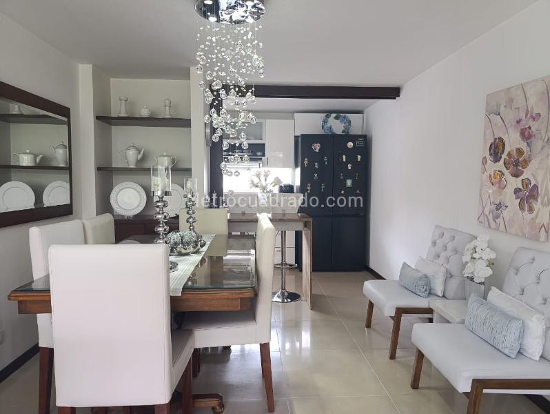 Charming 3BR Apartment with Pool in El Poblado - 2