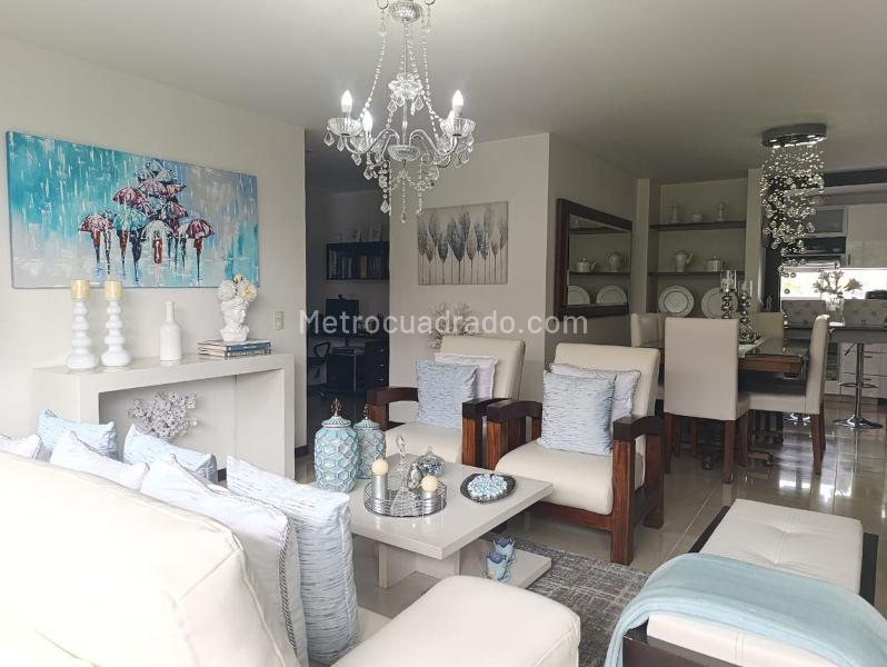 Charming 3BR Apartment with Pool in El Poblado - 5