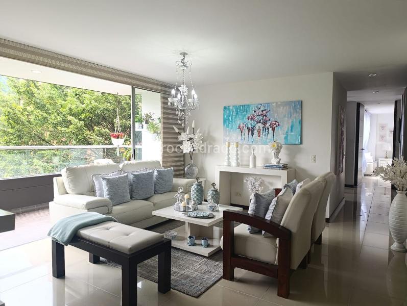 Charming 3BR Apartment with Pool in El Poblado - 6