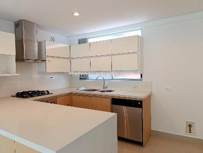 Apartamento de 2 alcobas en arriendo en Los Balsos, Medellín, 114 m² · foto 6 de 17