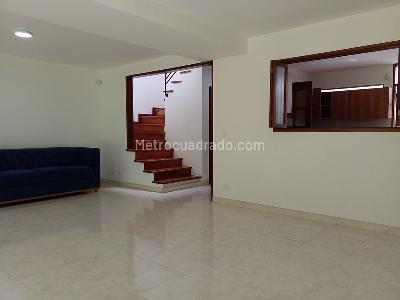 Casa de 3 alcobas en venta en Envigado, Envigado, 215 m² · foto 2 de 20