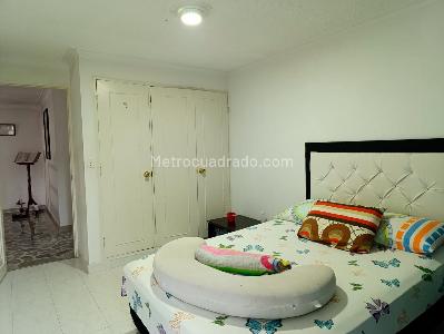 Apartamento de 3 alcobas en arriendo en El Poblado, Medellín, 156 m² · foto 14 de 17