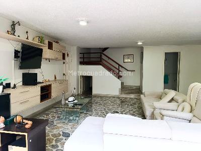 Apartamento de 3 alcobas en arriendo en El Poblado, Medellín, 156 m² · foto 2 de 17