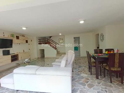 Apartamento de 3 alcobas en arriendo en El Poblado, Medellín, 156 m² · foto 5 de 17