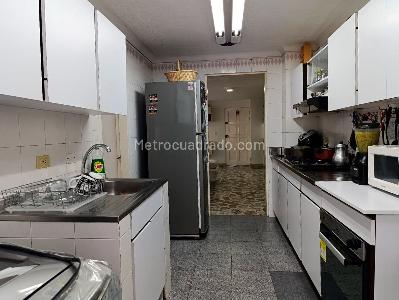 Apartamento de 3 alcobas en arriendo en El Poblado, Medellín, 156 m² · foto 6 de 17