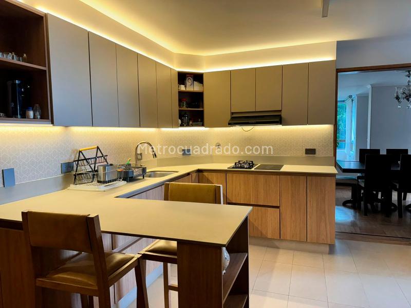 Apartamento Amoblado de 3 Alcobas con Estudio en El Poblado - 7