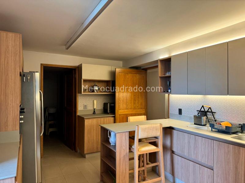 Apartamento Amoblado de 3 Alcobas con Estudio en El Poblado - 9