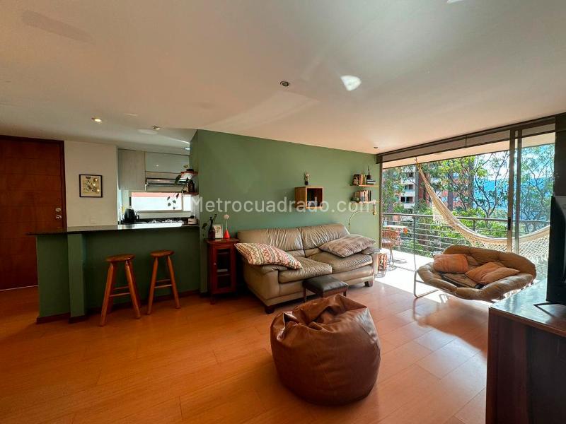 Apartamento de 2 Alcobas con Balcón en El Poblado - 2