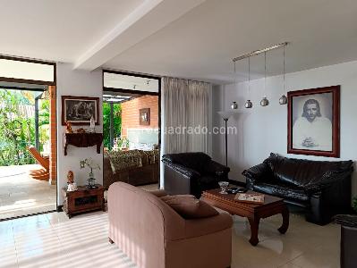 Casa de 4 alcobas en venta en El Poblado, Medellín, 290 m² · foto 2 de 19