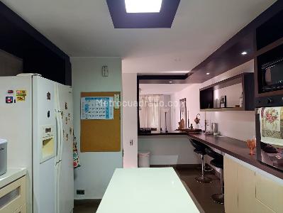Casa de 4 alcobas en venta en El Poblado, Medellín, 290 m² · foto 6 de 19