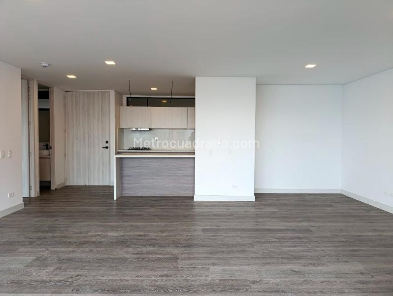 Image 687-M5041304_1