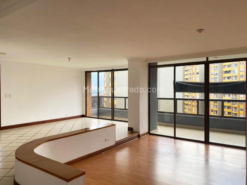 Spacious 3BR Apartment Near Services in El Poblado