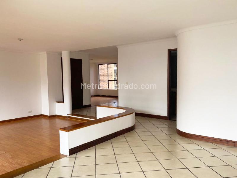 Spacious 3BR Apartment Near Services in El Poblado - 3