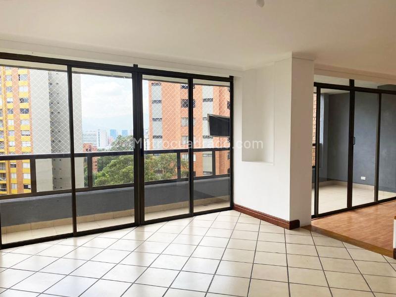 Spacious 3BR Apartment Near Services in El Poblado - 5
