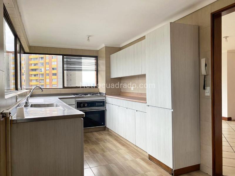 Spacious 3BR Apartment Near Services in El Poblado - 7