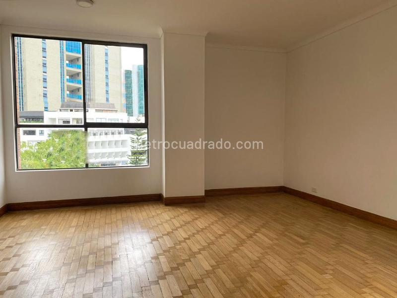 Spacious 3BR Apartment Near Services in El Poblado - 9