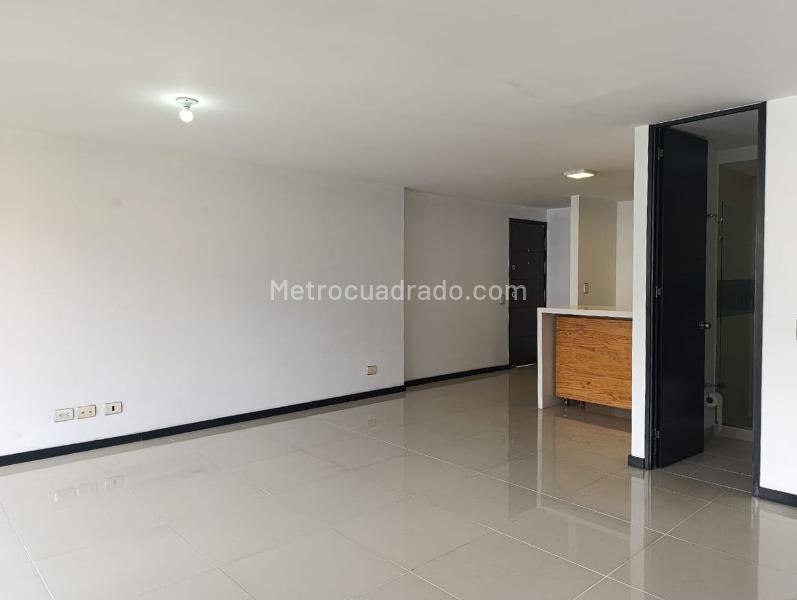 Apartamento de 2 Alcobas con Balcón y Parqueadero Cubierto en El Poblado - 5