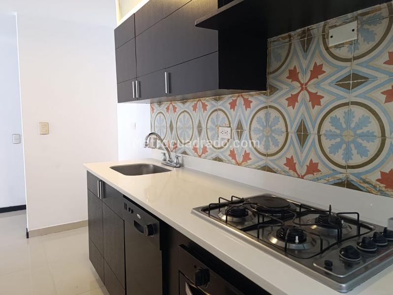 Apartamento de 2 Alcobas con Balcón y Parqueadero Cubierto en El Poblado - 8