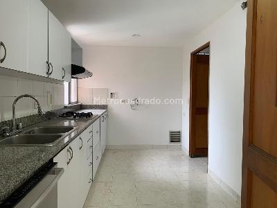 Apartamento de 3 alcobas en venta en El Poblado, Medellín, 124 m² · foto 3 de 16