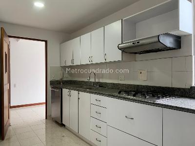Apartamento de 3 alcobas en venta en El Poblado, Medellín, 124 m² · foto 4 de 16