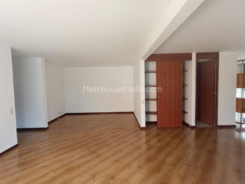 2BR Apartment for Rent in El Poblado with Balcony & Covered Parking - 2