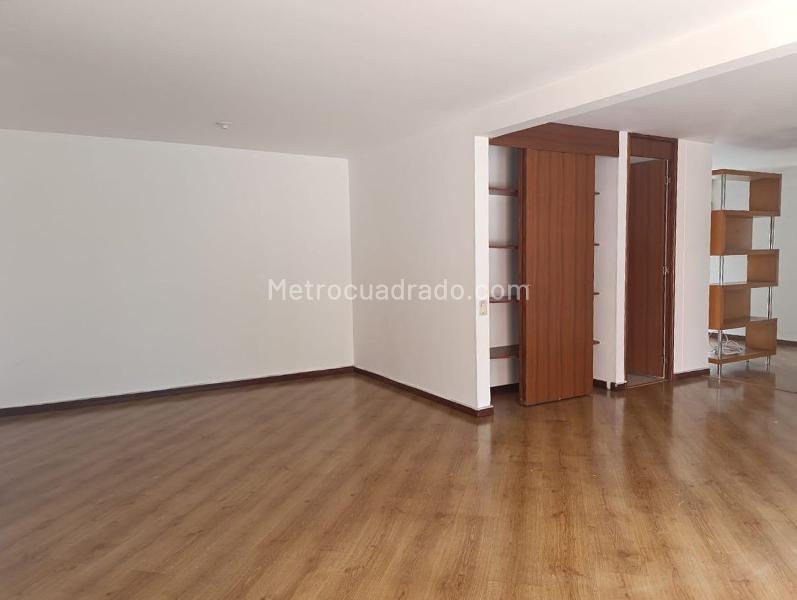 2BR Apartment for Rent in El Poblado with Balcony & Covered Parking - 3