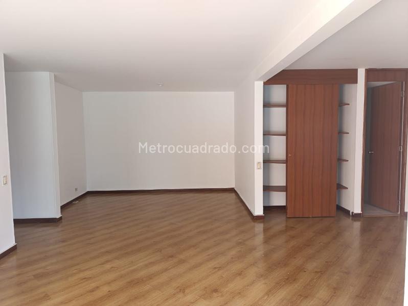 2BR Apartment for Rent in El Poblado with Balcony & Covered Parking - 4