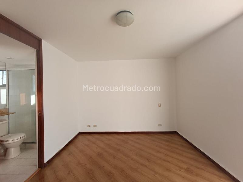 2BR Apartment for Rent in El Poblado with Balcony & Covered Parking - 9