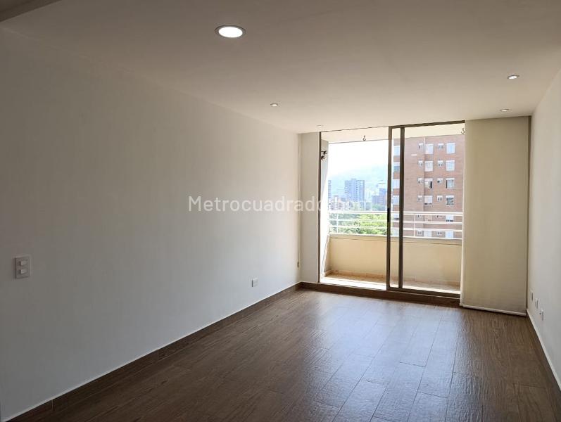 3BR Apartment with Balcony and Covered Parking in El Poblado - 2